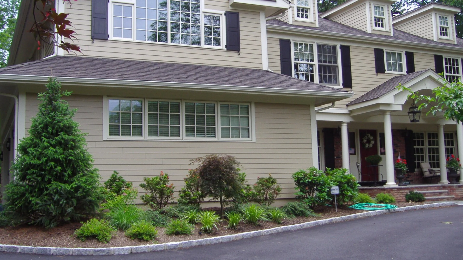 Fall Is a Great Time to Replenish Your Mulch Ground Cover!